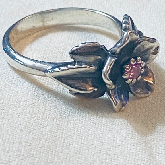 James Avery Retired Silver Pink Sapphire Christmas Rose Ring Size 8 - Picture 2 of 4